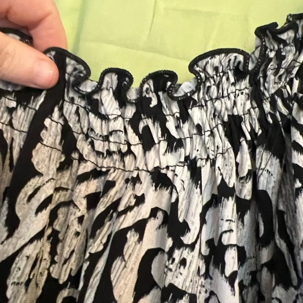 Carol Rose Black and Gray Floral Blouse - Picture 7 of 7